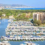 Hotel Marina & Services