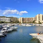 Marina & Services Hotel *