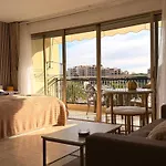Marina & Services Hotel *