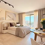 Marina & Services Hotel *