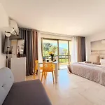 Marina & Services Hotel