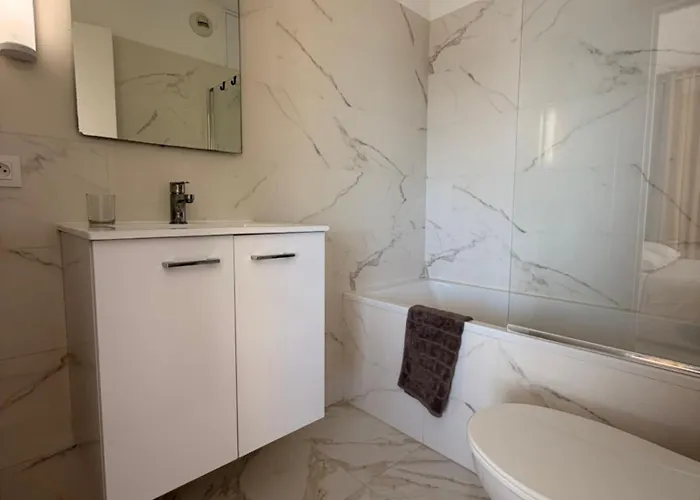 Marina & * Mandelieu