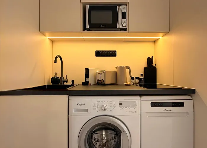 Marina & Services 酒店 *