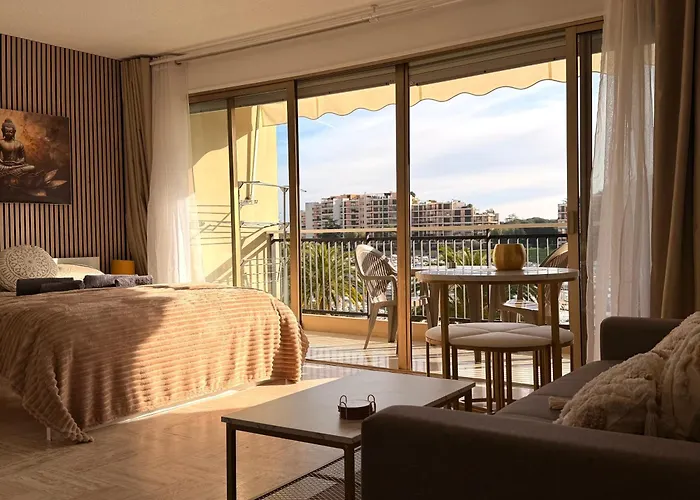 Marina & Services 酒店 *