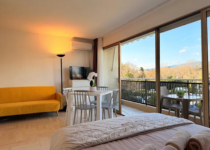 Marina & Services 酒店 *